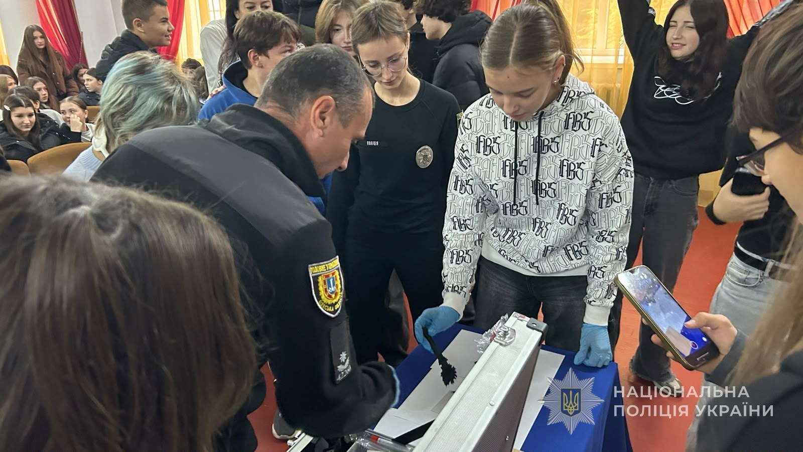 У школах Одещини старшокласники опановували методи розкриття злочинів за відбитками пальців