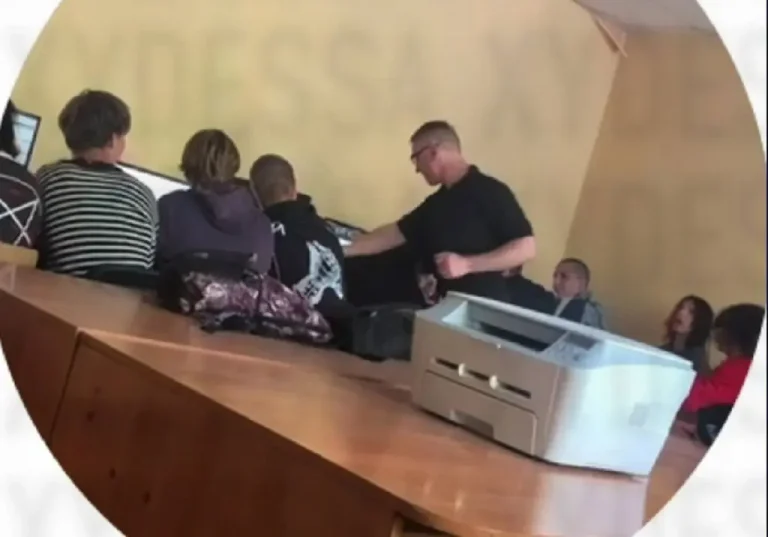 В Ізмаїлі під час уроку викладач побив 15-річного учня — його вже звільнили