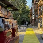 В Одесі на проспекті Шевченка відновлюють двоповерховий будинок після російських атак