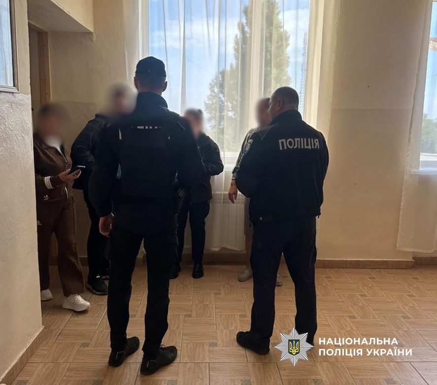 В Одеській області 18-річний юнак націлив пістолет на школяра — поліція розпочала розслідування
