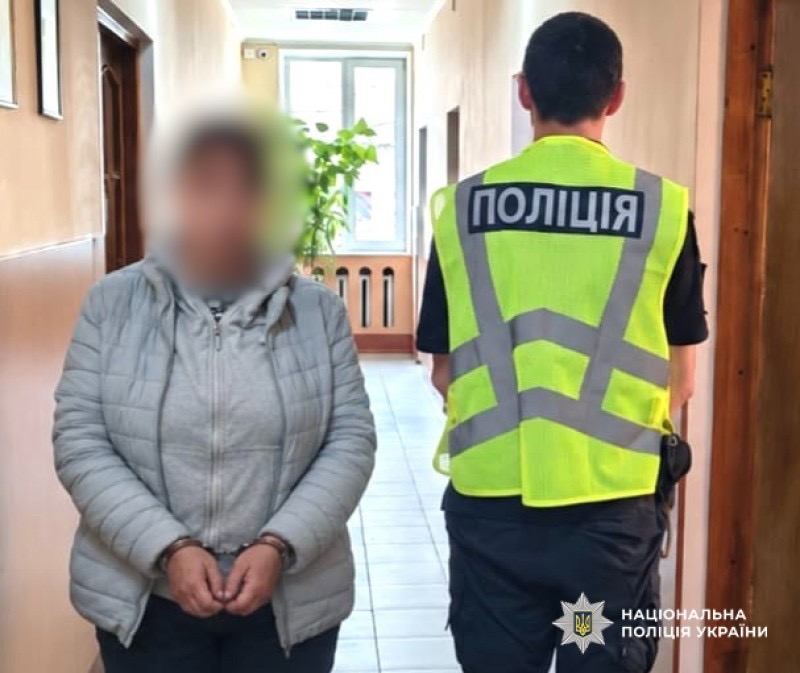 В Одеській області під час конфлікту жінка поранила чоловіка ножем у спину
