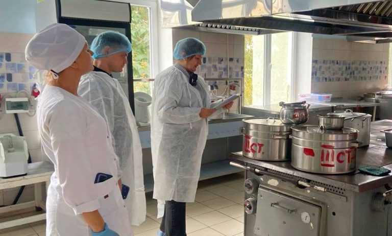 В Одеській області проінспектували понад півтисячі шкіл і в кожній третій зафіксували недоліки у організації харчування