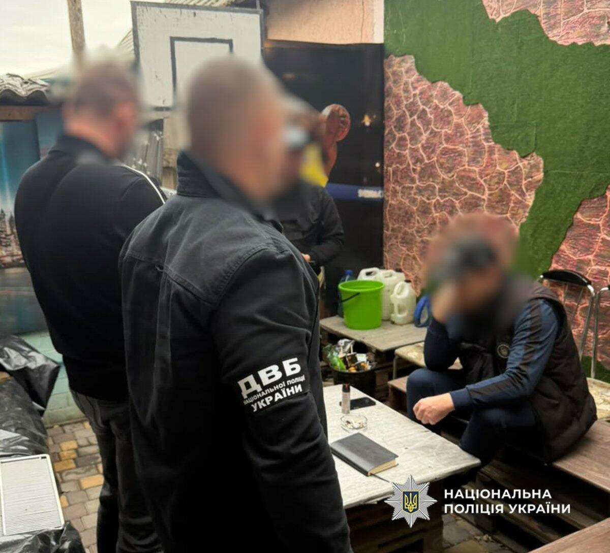 За $2000 намагався відкупити знайомих — на Одещині чоловіку оголосили підозру в підкупі поліцейського